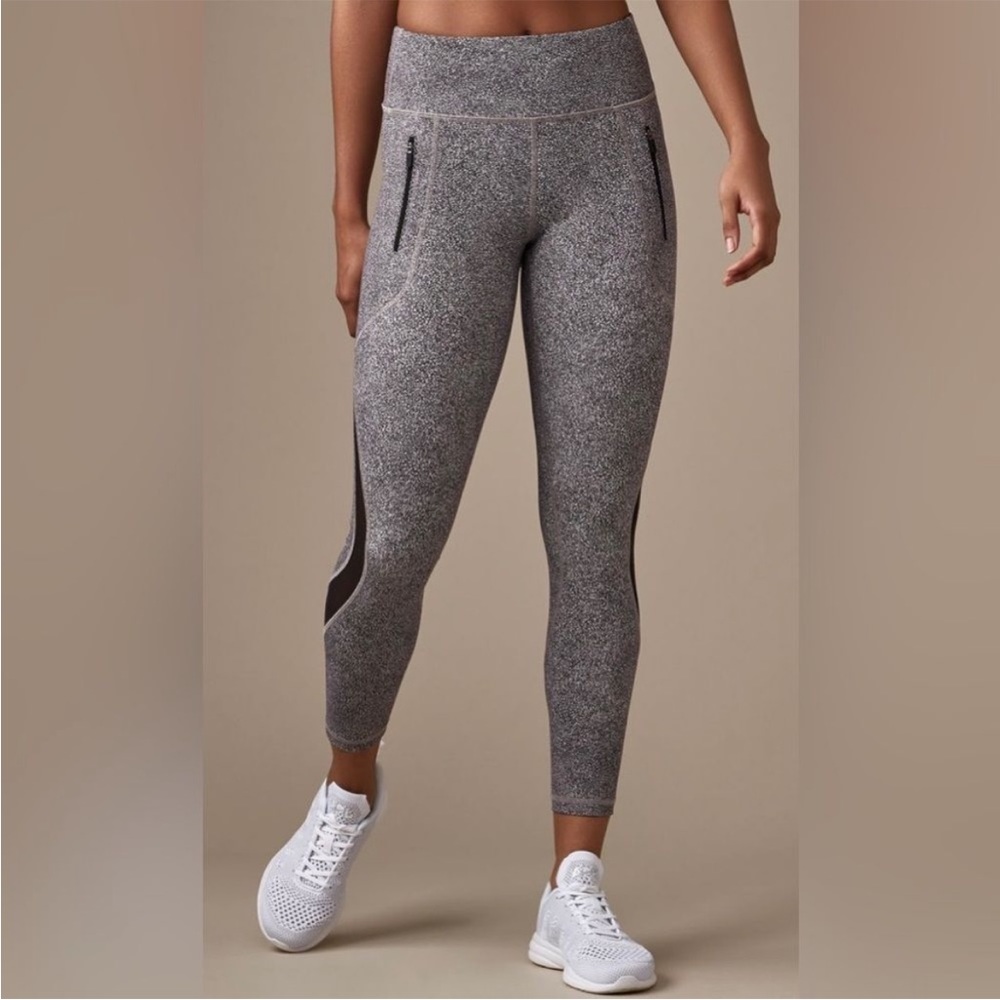Lululemon Invigorate 7/8 Leggings Size 6 Sea Spray Alpine White Chrome Pattern